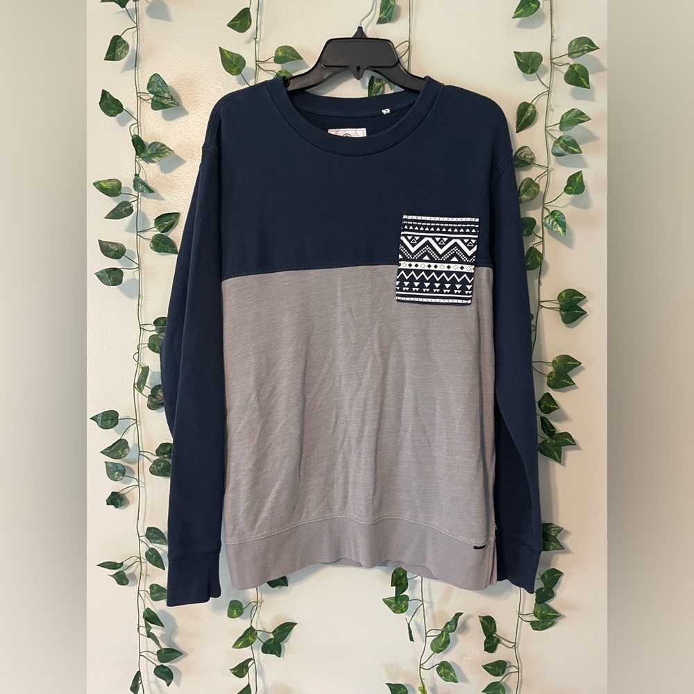 Large sweater shirt / Aztec pocket design